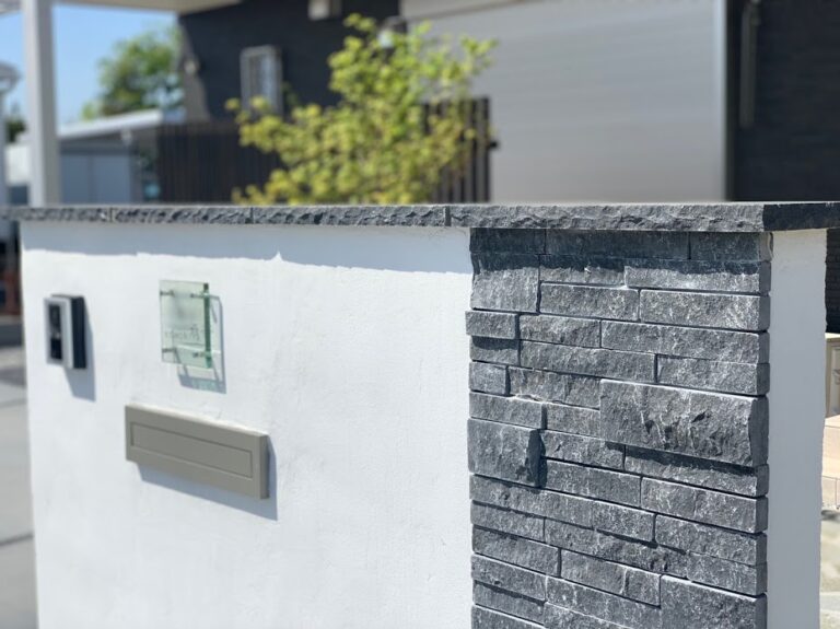 羽生市の和モダンな門まわり