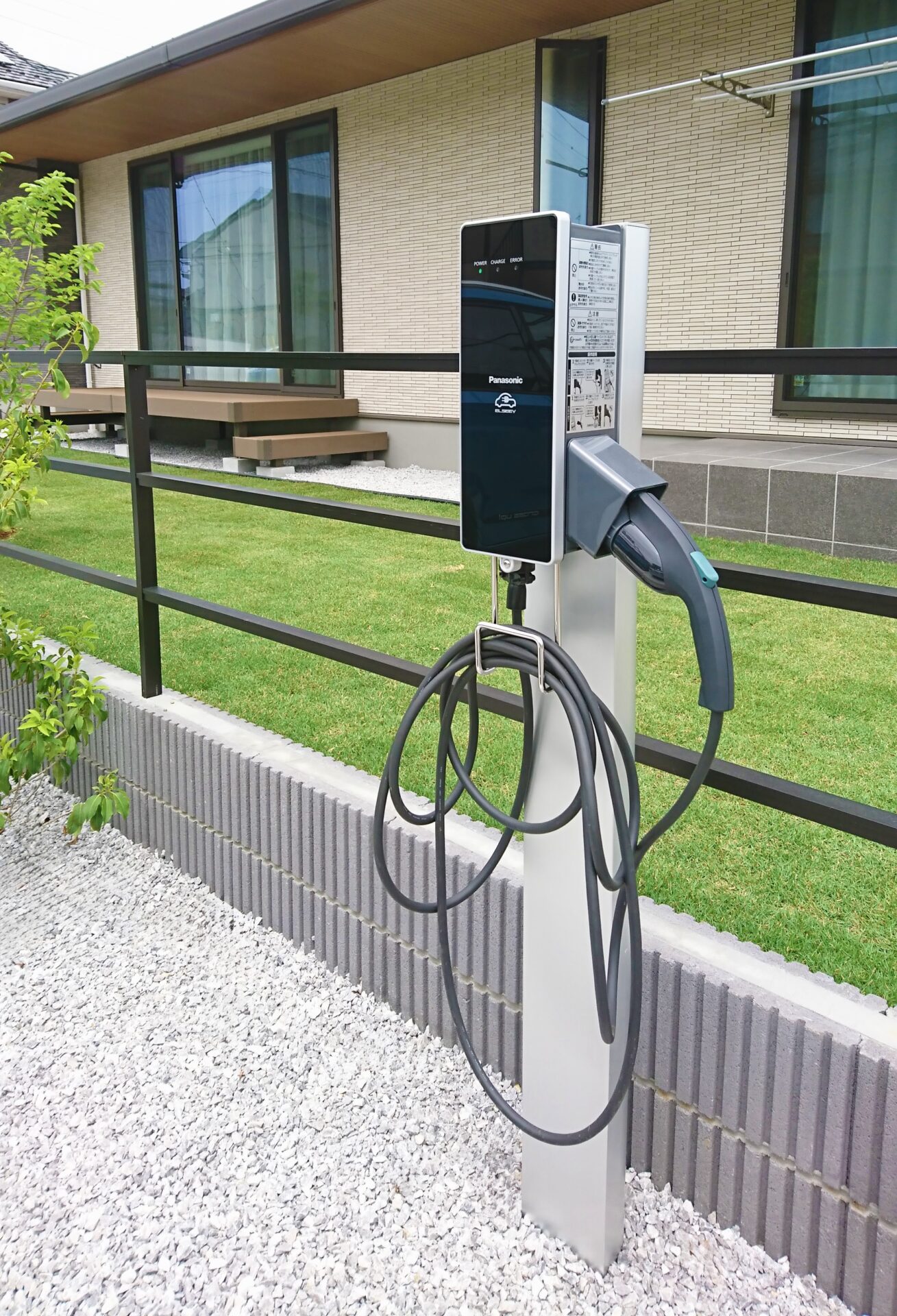 加須市のシンプルモダン外構