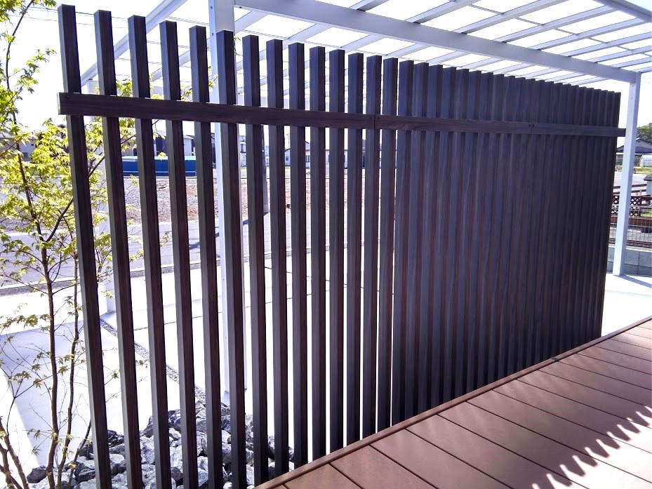 羽生市　和モダンに似合い機能性も抜群な「エバーアートウッドフェンス」