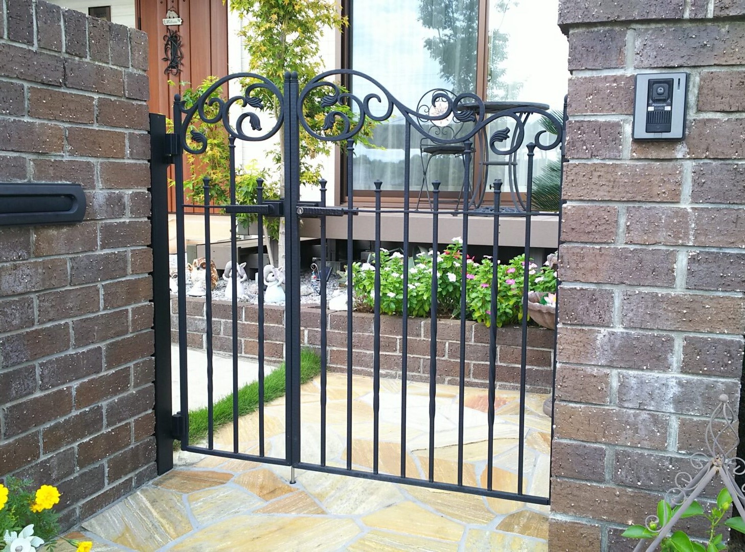 熊谷市のエレガントな印象の門まわり