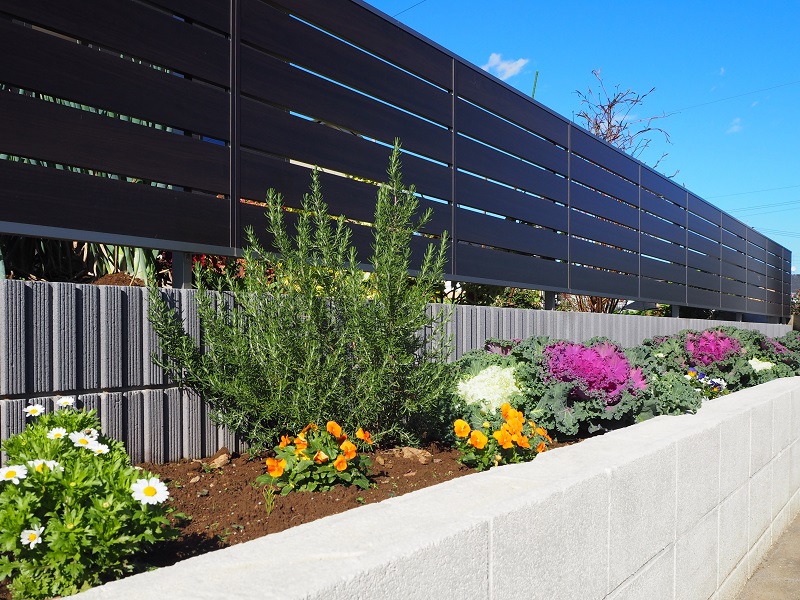 熊谷市　外からの景観とメンテナンス性も考えられた庭まわり