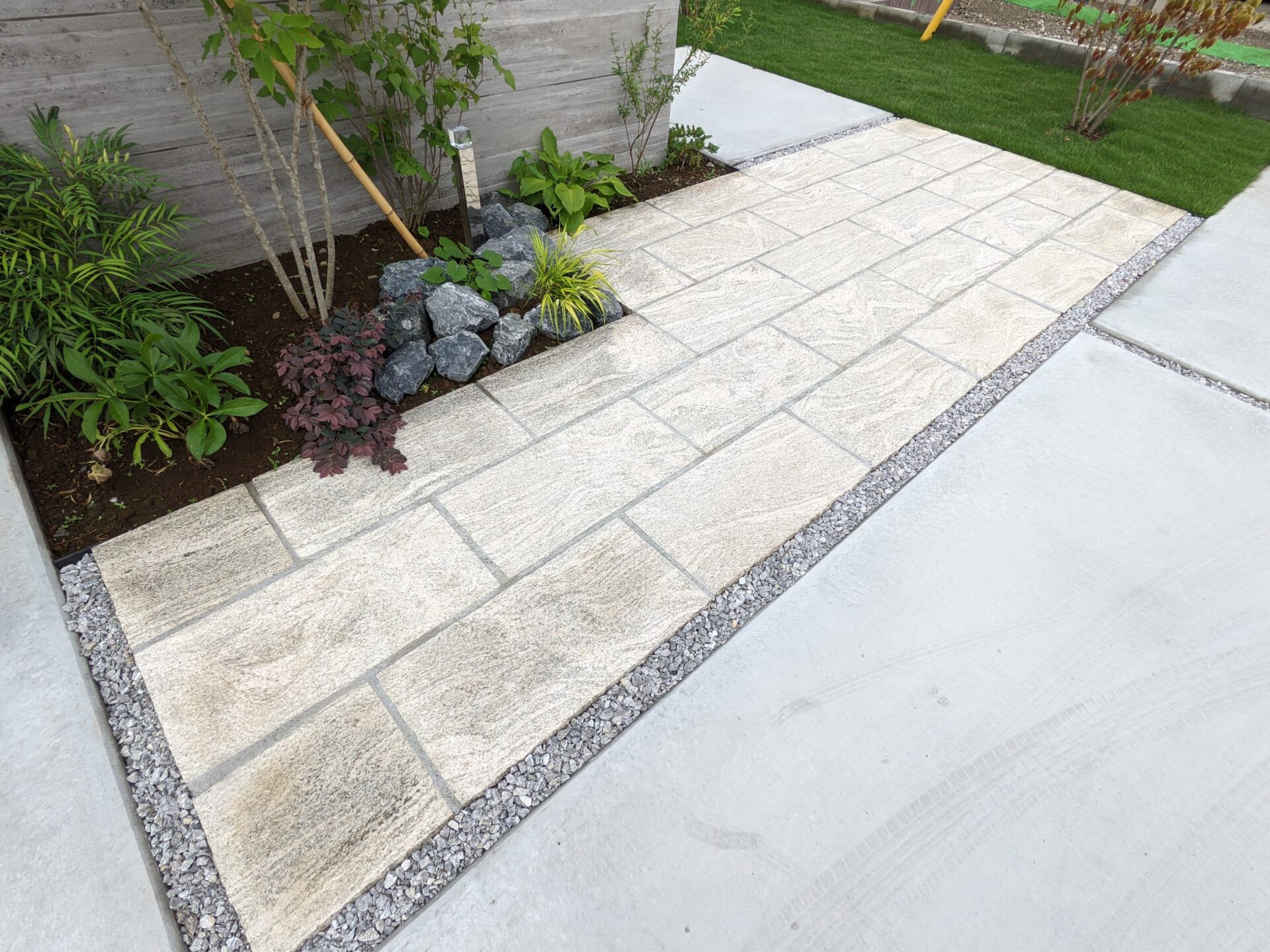 滑川町　ナチュラルな雰囲気のTOYO「マレアスーン」を使用したアプローチ