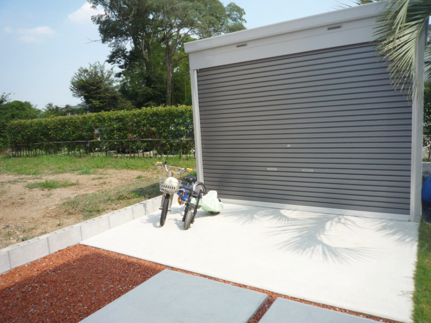 行田市：バイク好きなお客様のためのシャッター付きのガレージ「ドマール」