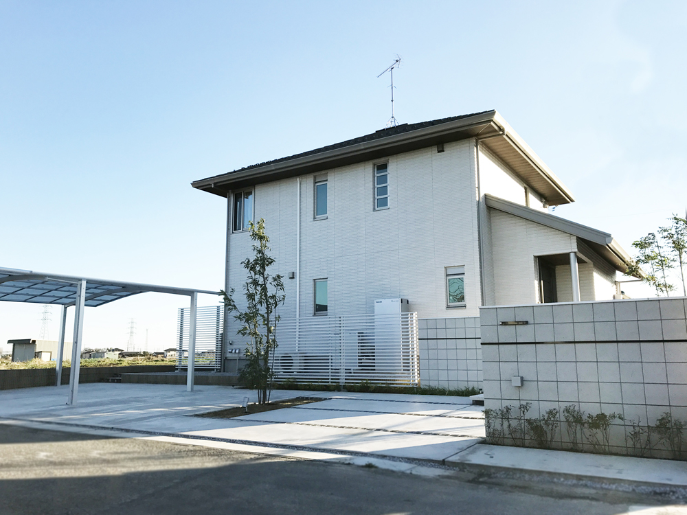 熊谷市　横ラインのデザインが広さを引き立たせるお庭　