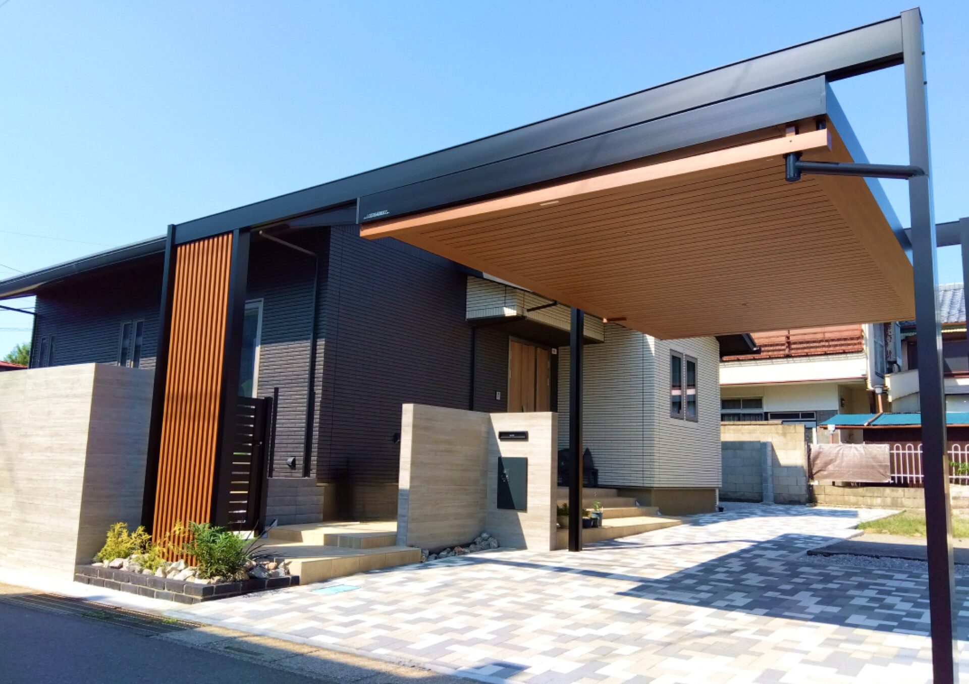 羽生市　デザイン性抜群！モダンでスタイリッシュな印象のカーポート