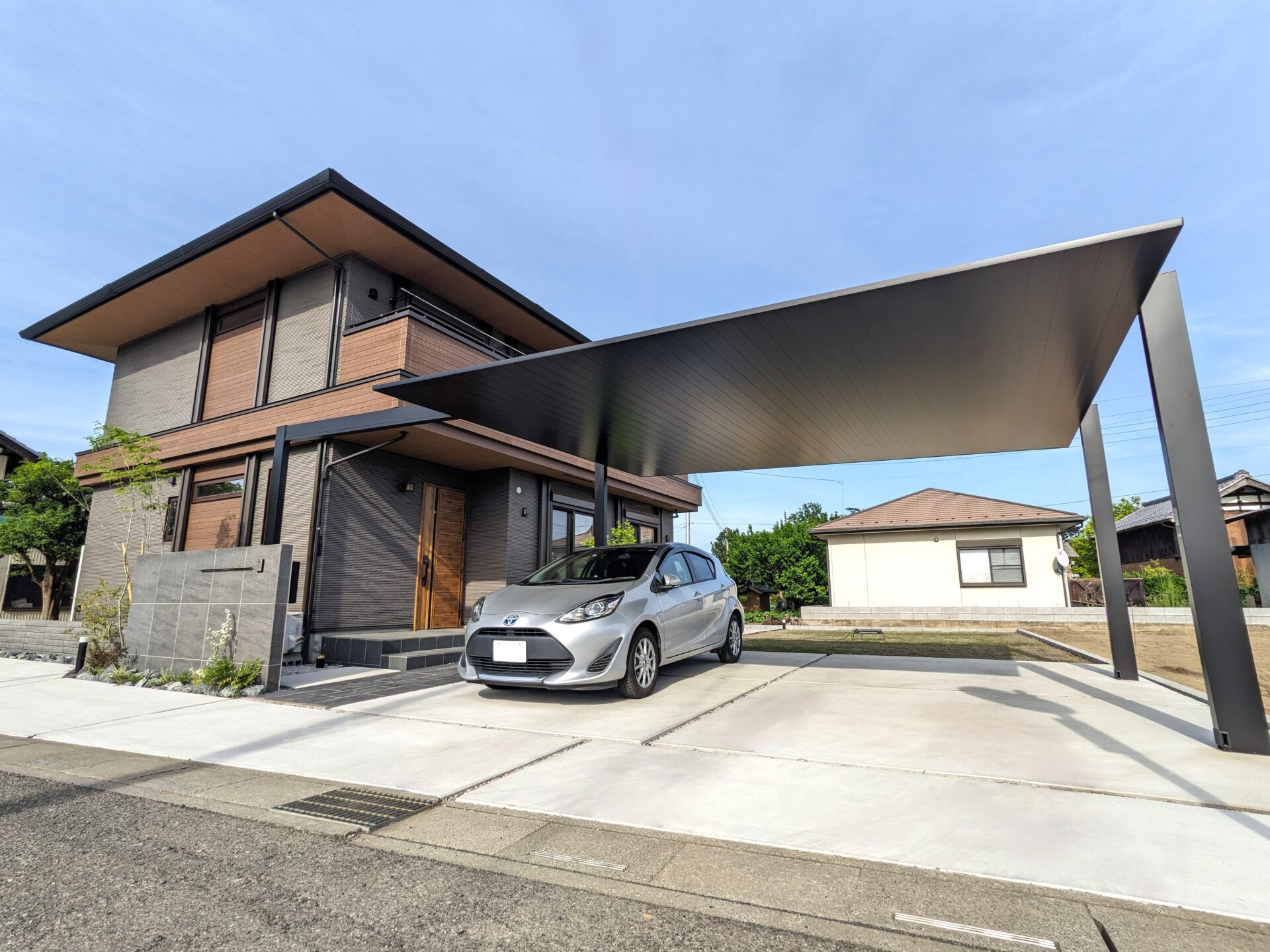 熊谷市　暮らしを彩る、美しいカーポート