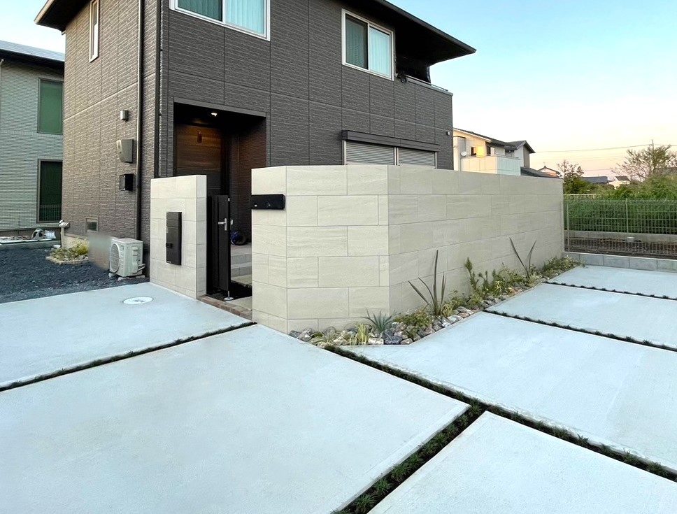 白岡市　まるでリゾート地のような存在感ある門柱