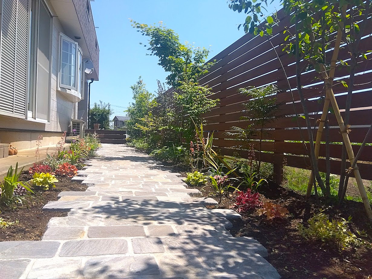 坂戸市 リフォームで天然木の温かみが感じられる素敵なお庭へ