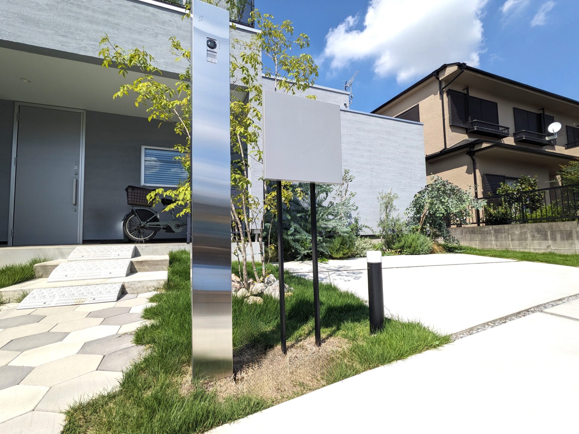 北本市のシンプルモダンんな新築外構