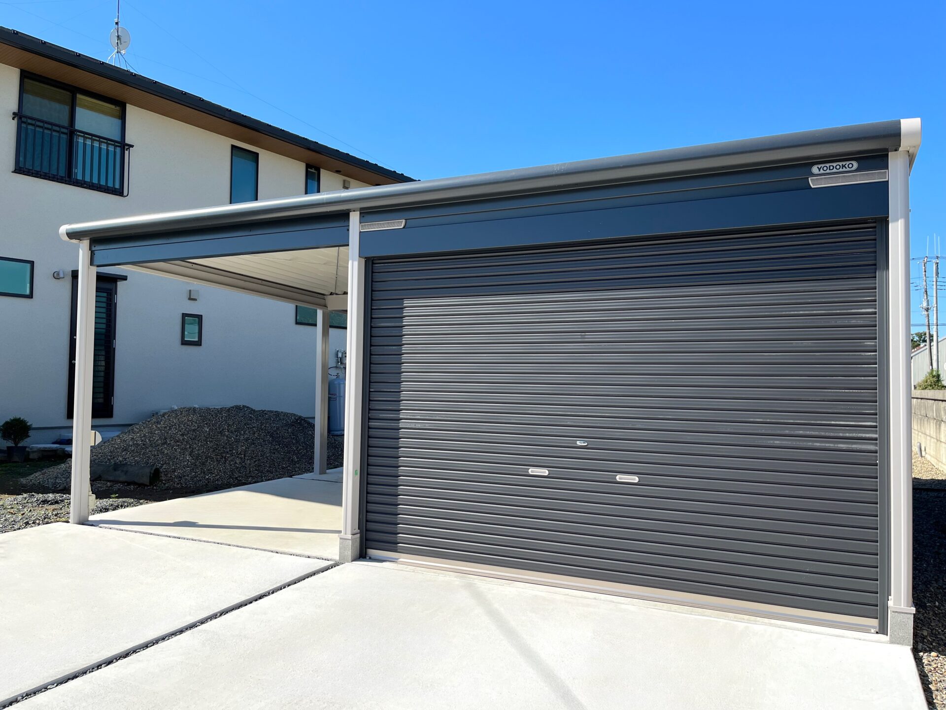 羽生市　耐久性や防犯性に優れたスタイリッシュなガレージ