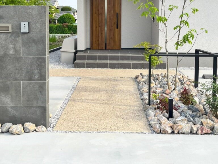 熊谷市　柔らかい印象の奏石のアプローチ