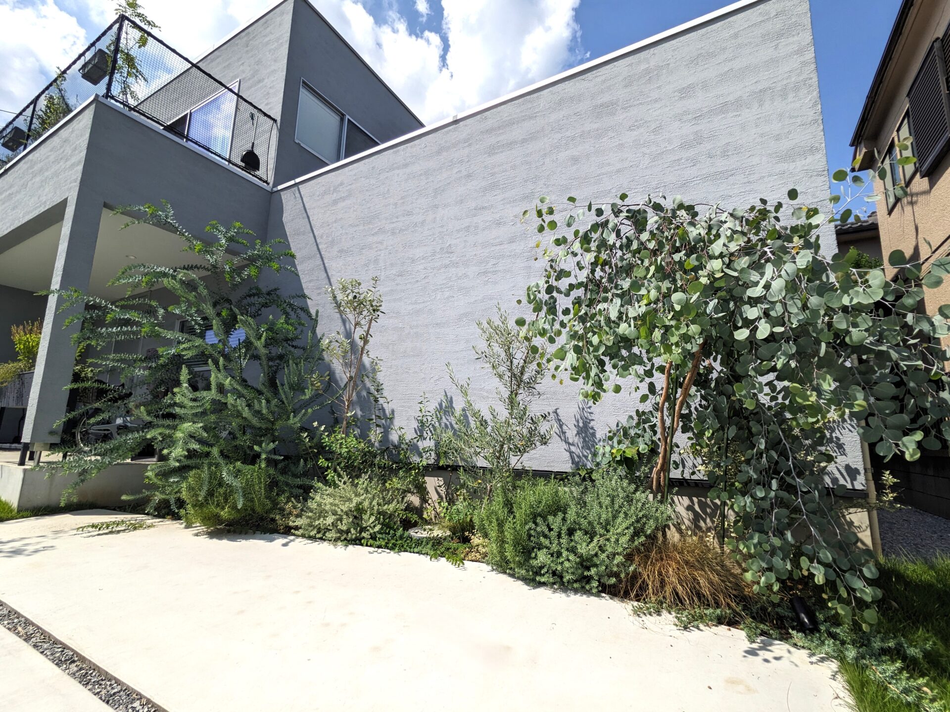 北本市のシンプルモダンんな新築外構