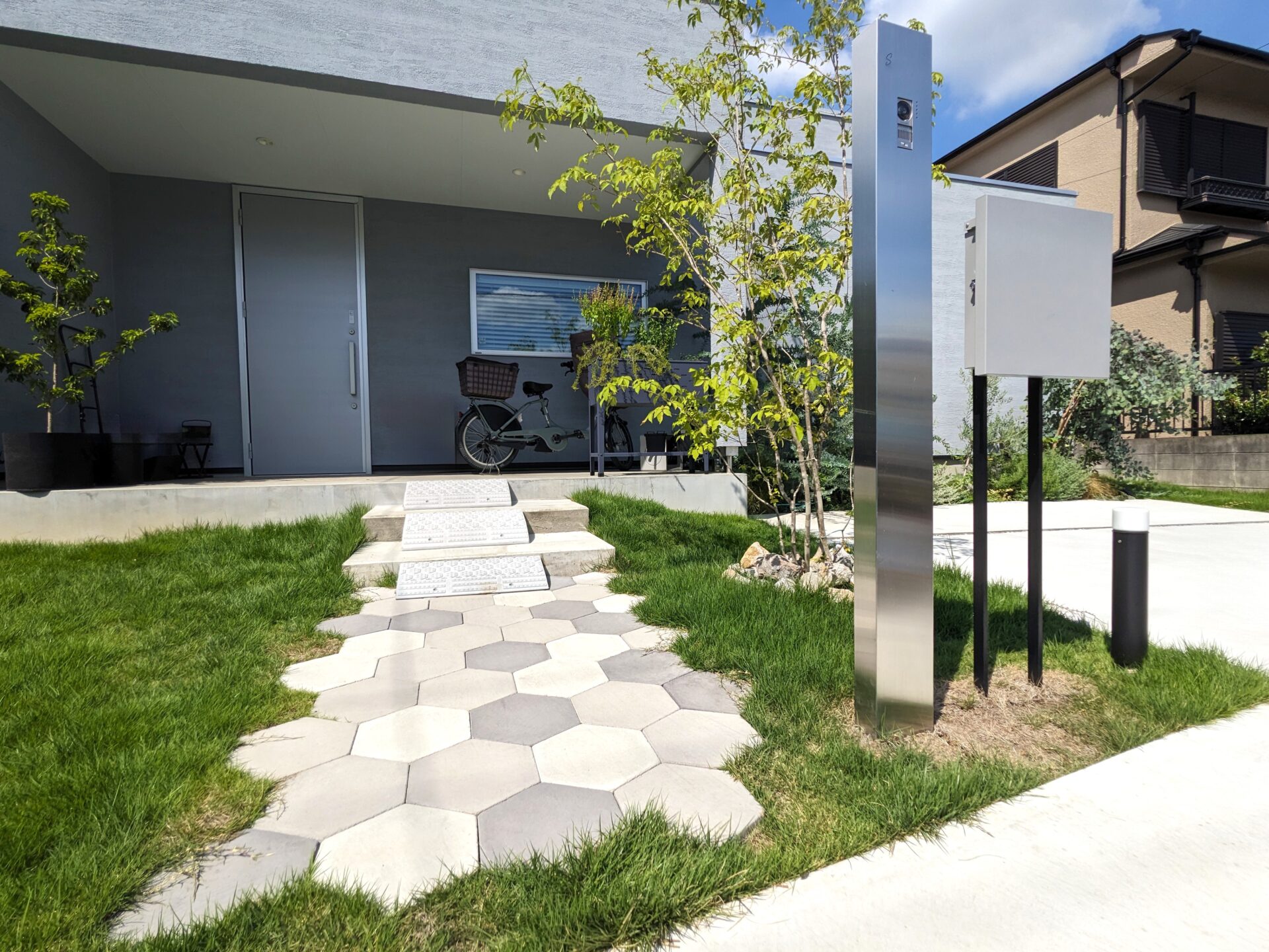 北本市のシンプルモダンんな新築外構