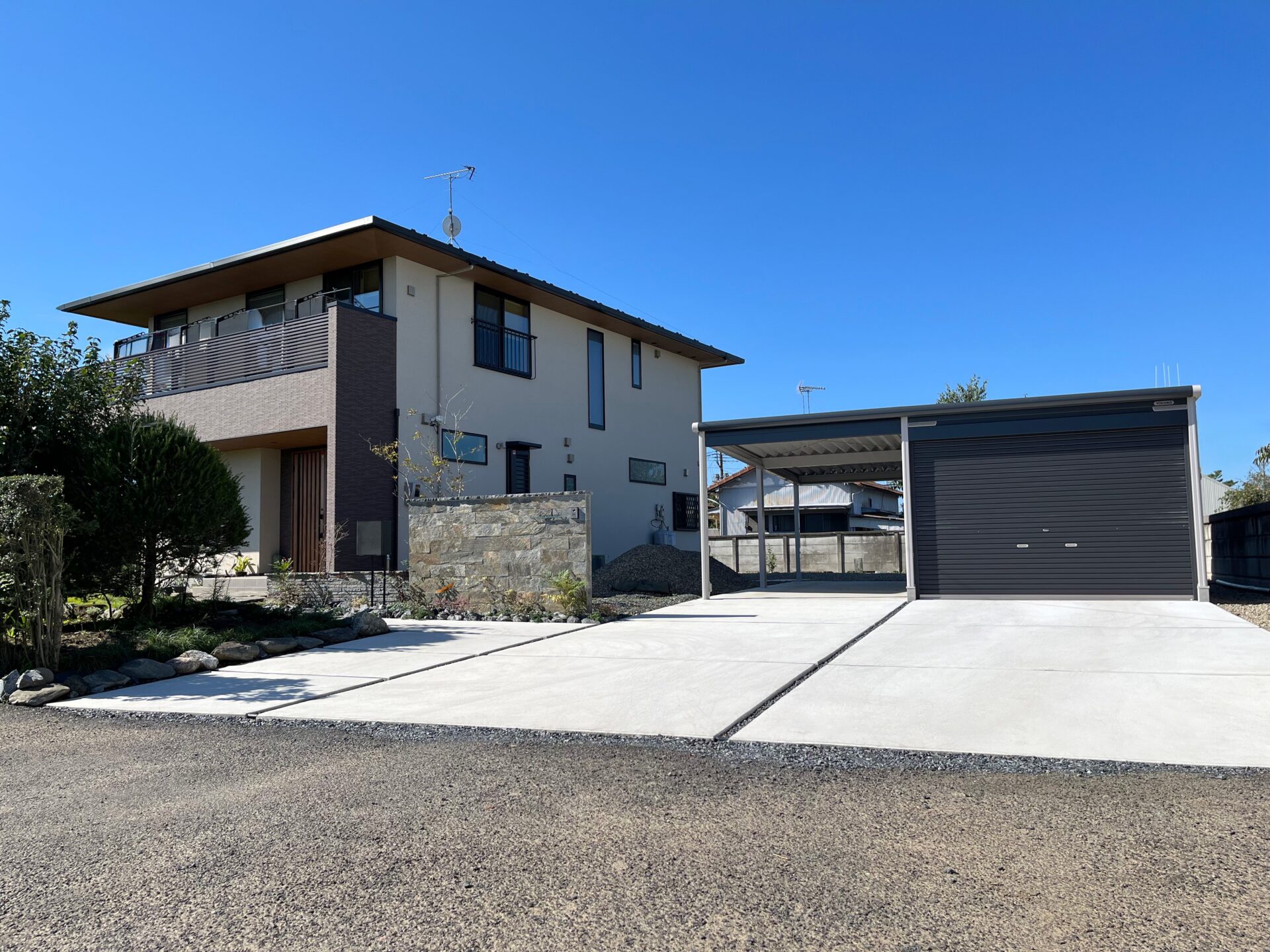 羽生市の新築外構、ガレージの施工事例