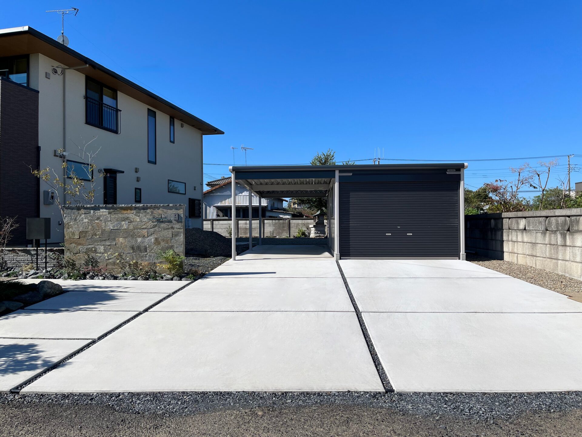 羽生市の新築外構、ガレージの施工事例