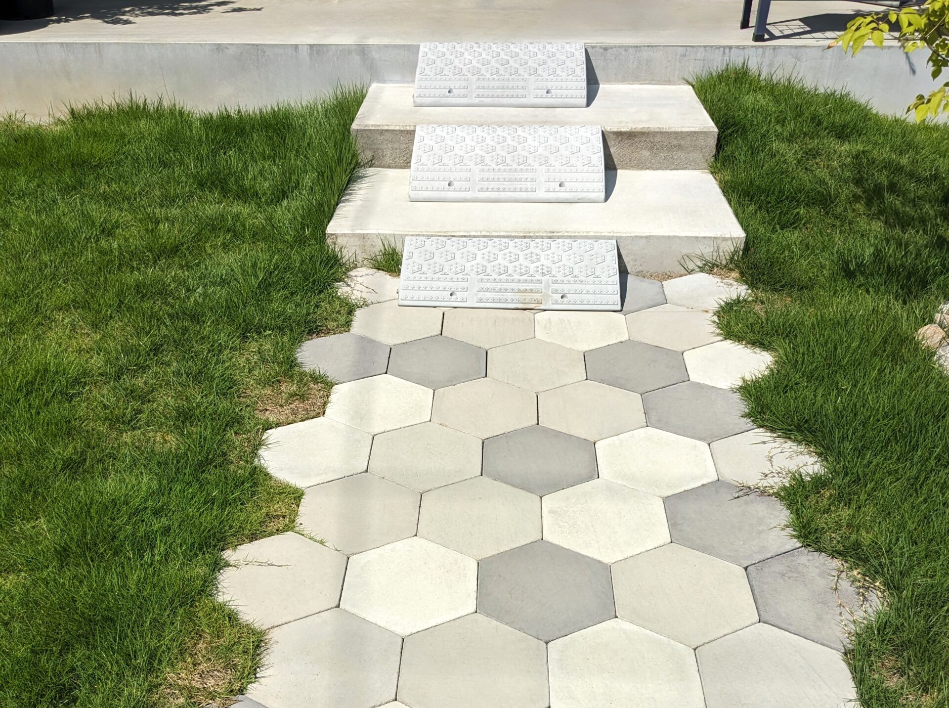 北本市のシンプルモダンんな新築外構