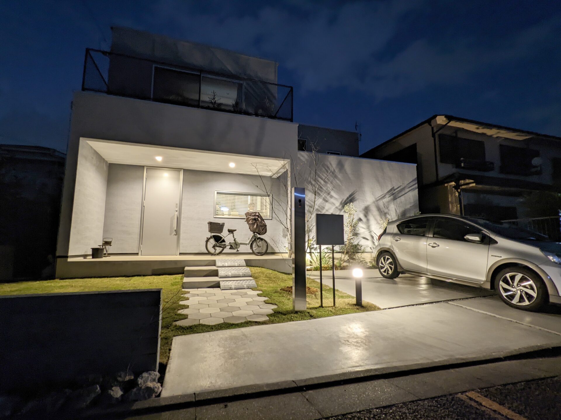 北本市のシンプルモダンんな新築外構