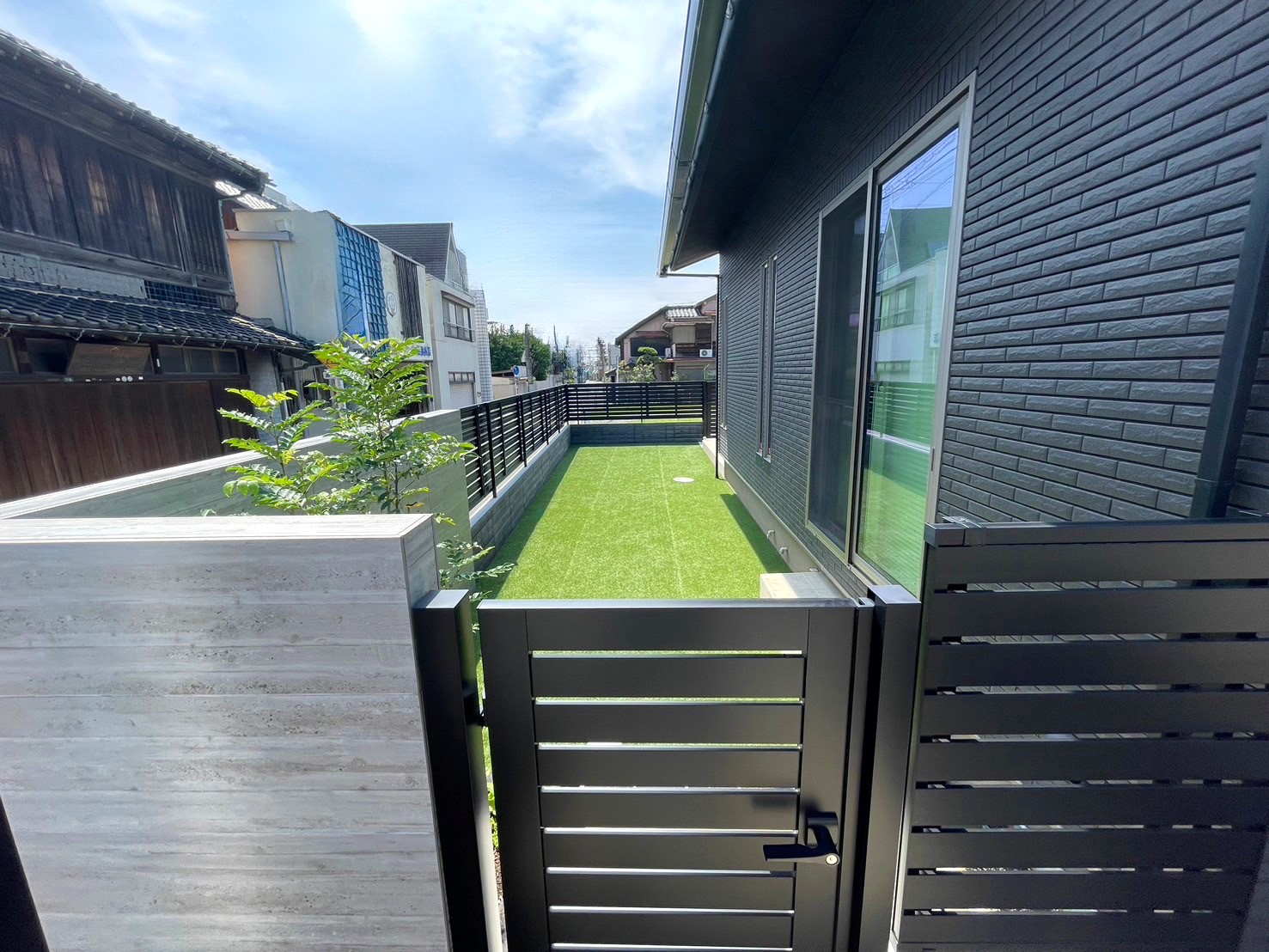 羽生市のシンプルモダンな新築外構