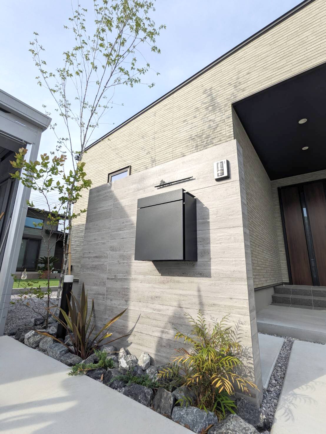 熊谷市　洗練された佇まいのシンプルモダンなオープン外構