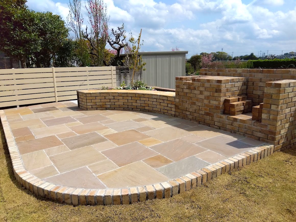 鴻巣市　BBQ炉が印象的なナチュラルなお庭