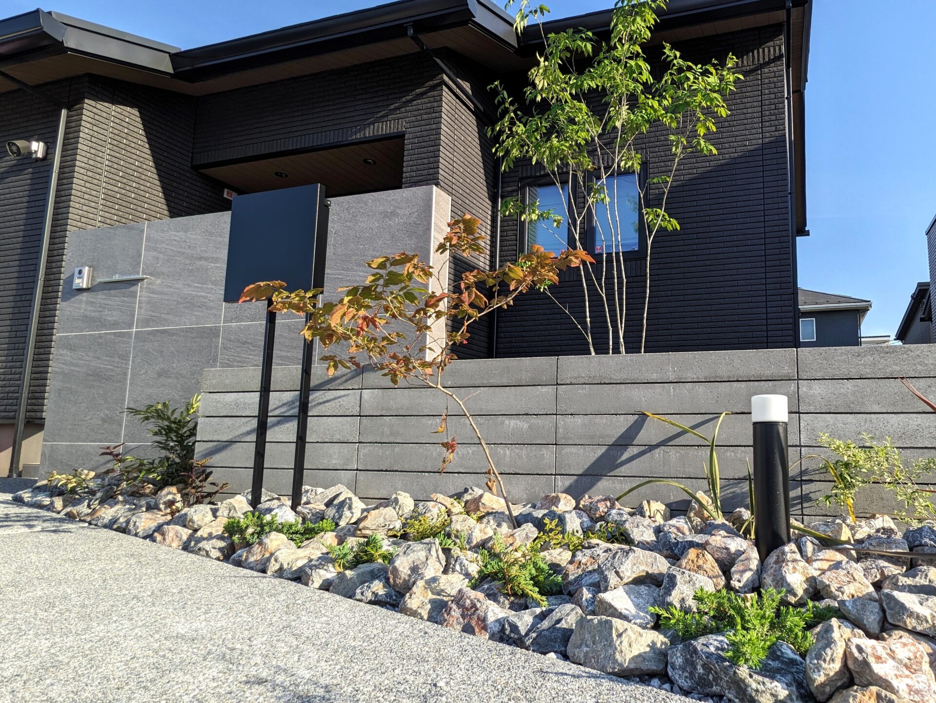 羽生市のシンプルモダンな新築外構