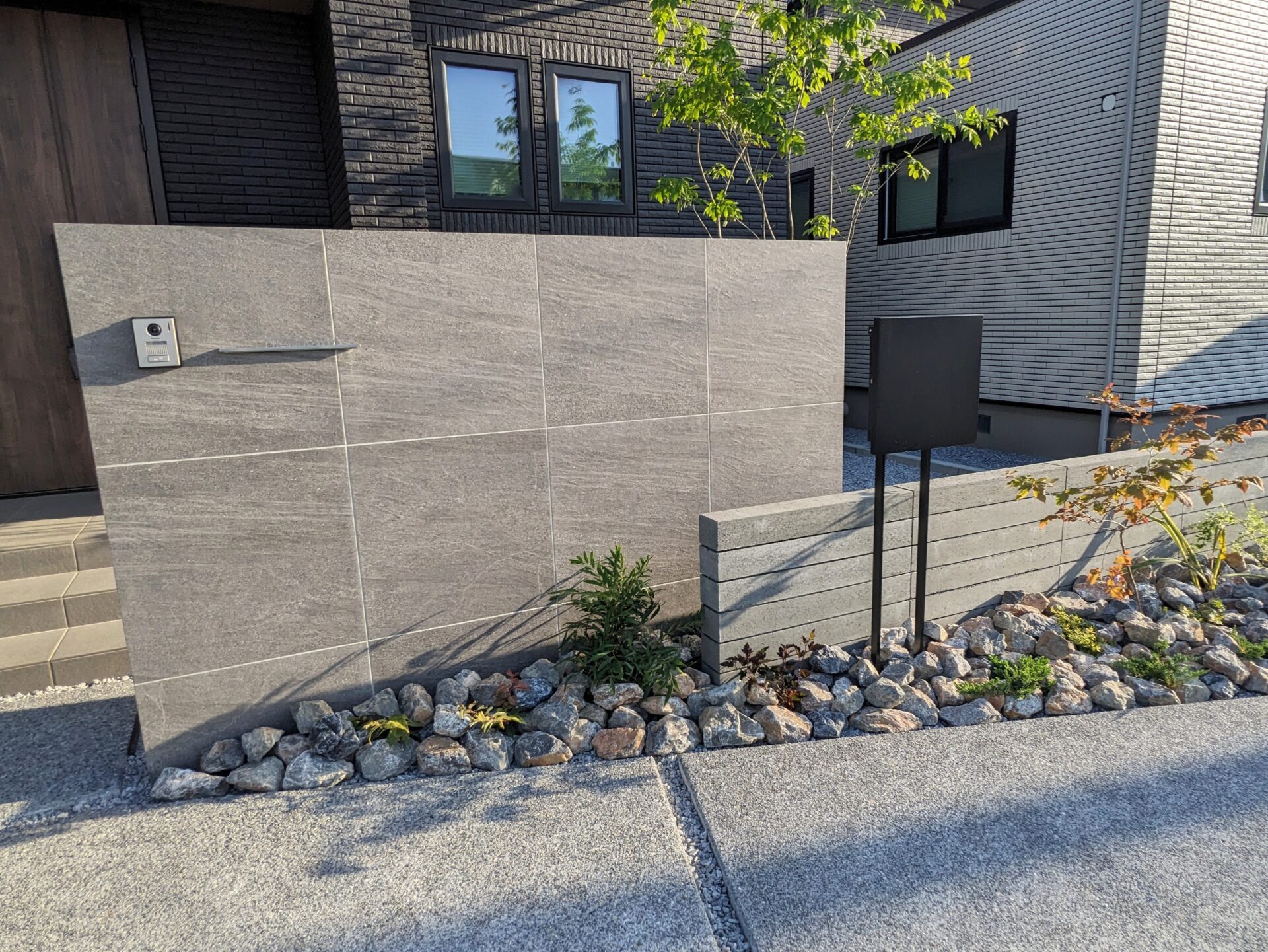 羽生市のシンプルモダンな新築外構