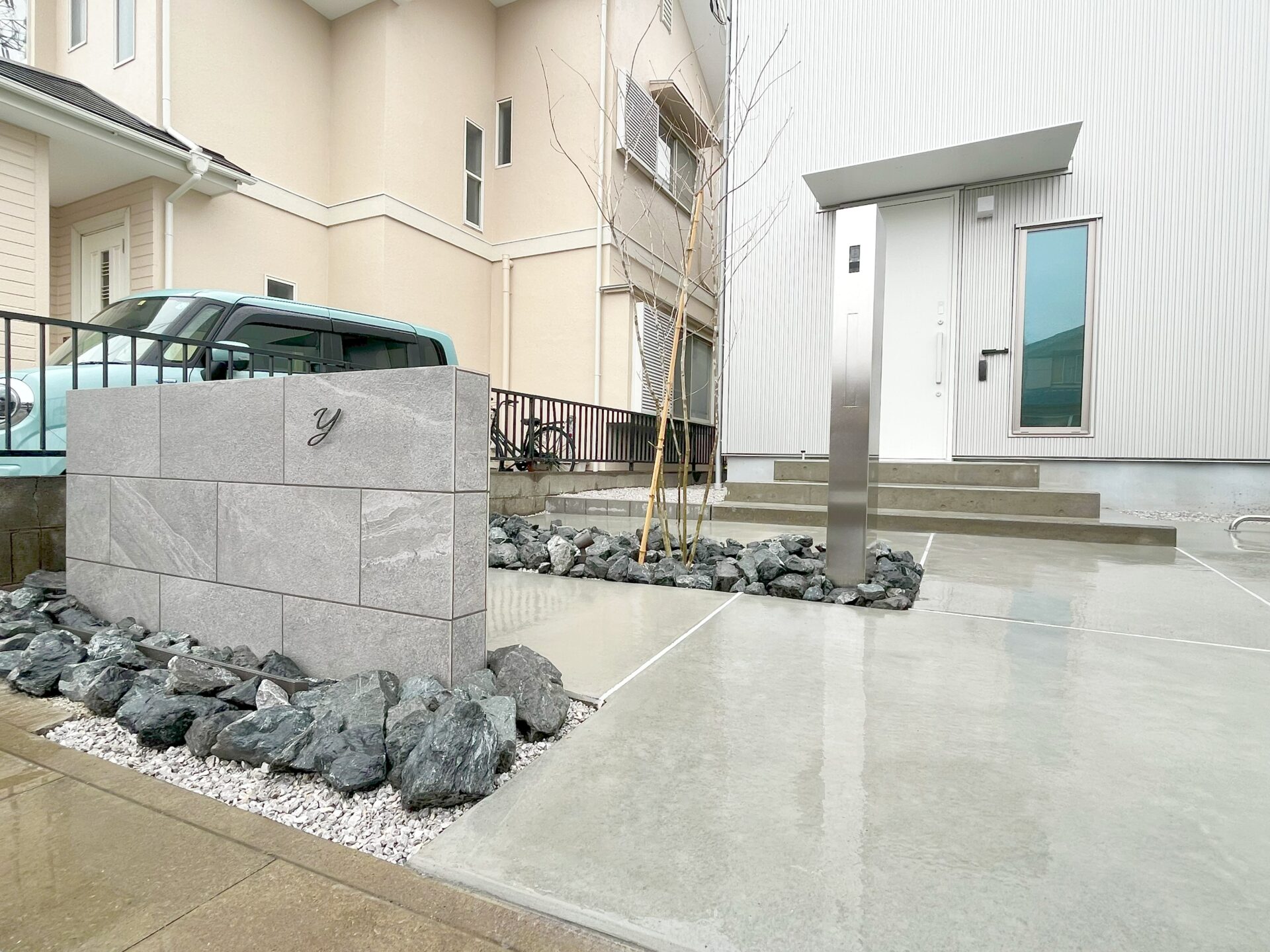 熊谷市の無印の家、無機質で洗練されたシンプルモダンな新築外構