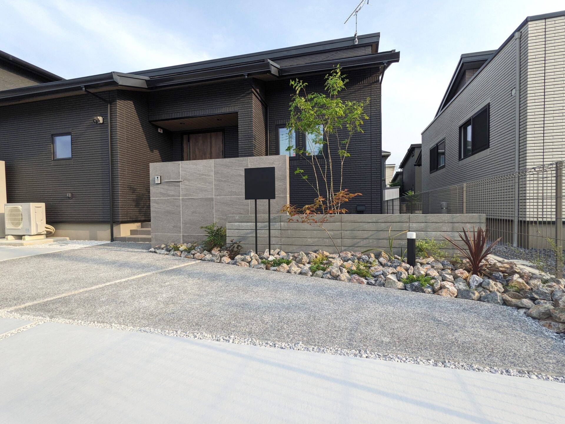 羽生市のシンプルモダンな新築外構
