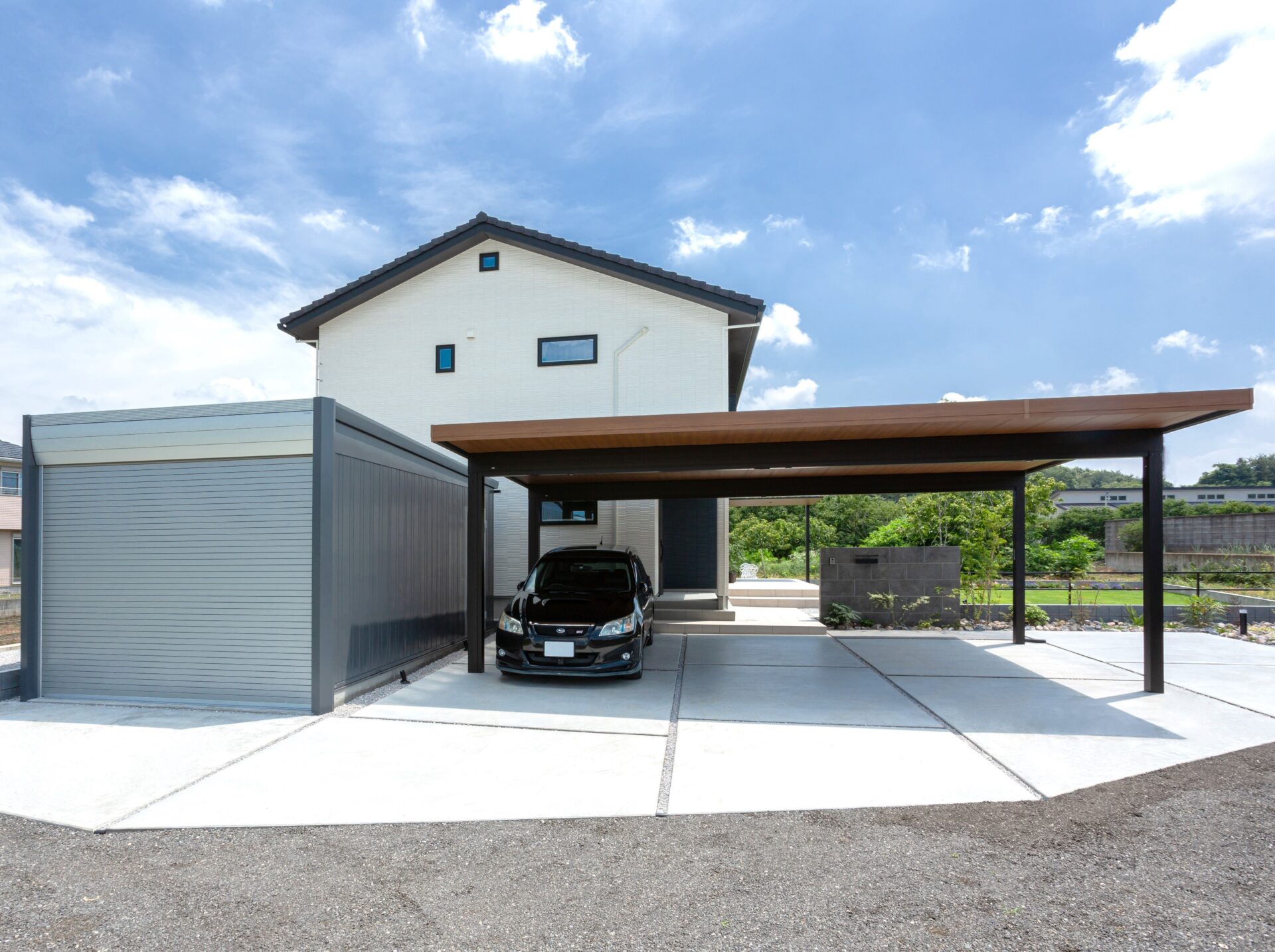 滑川町、洗練された印象のエクステリアライティング