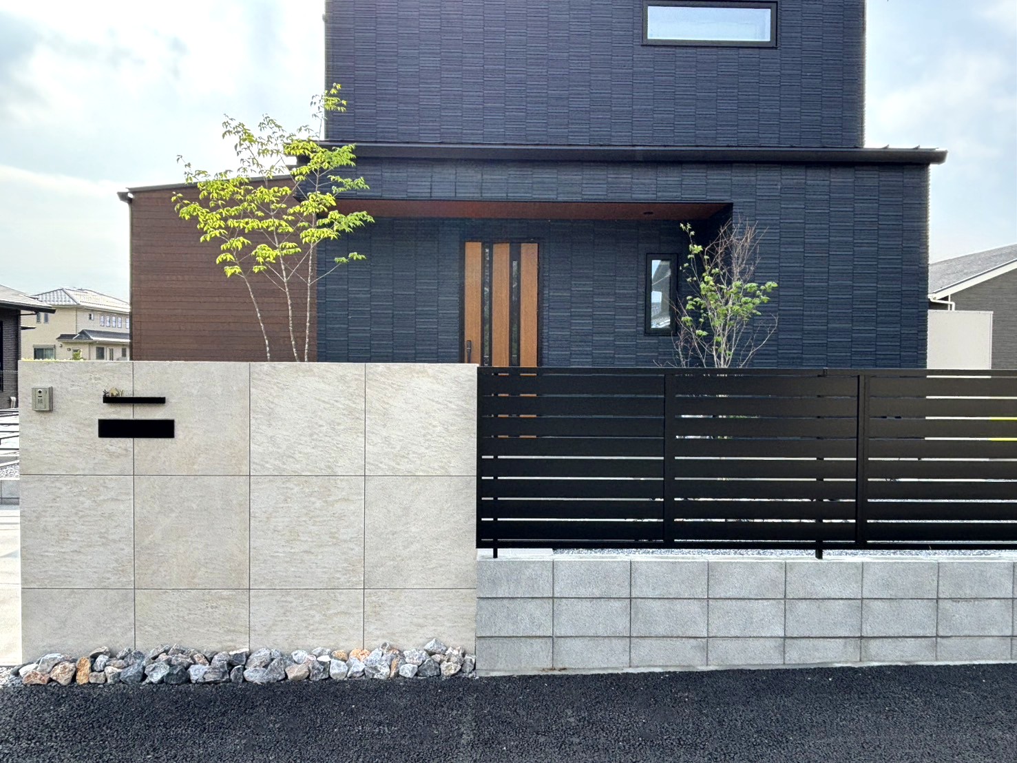 加須市のシンプルモダンな新築外構