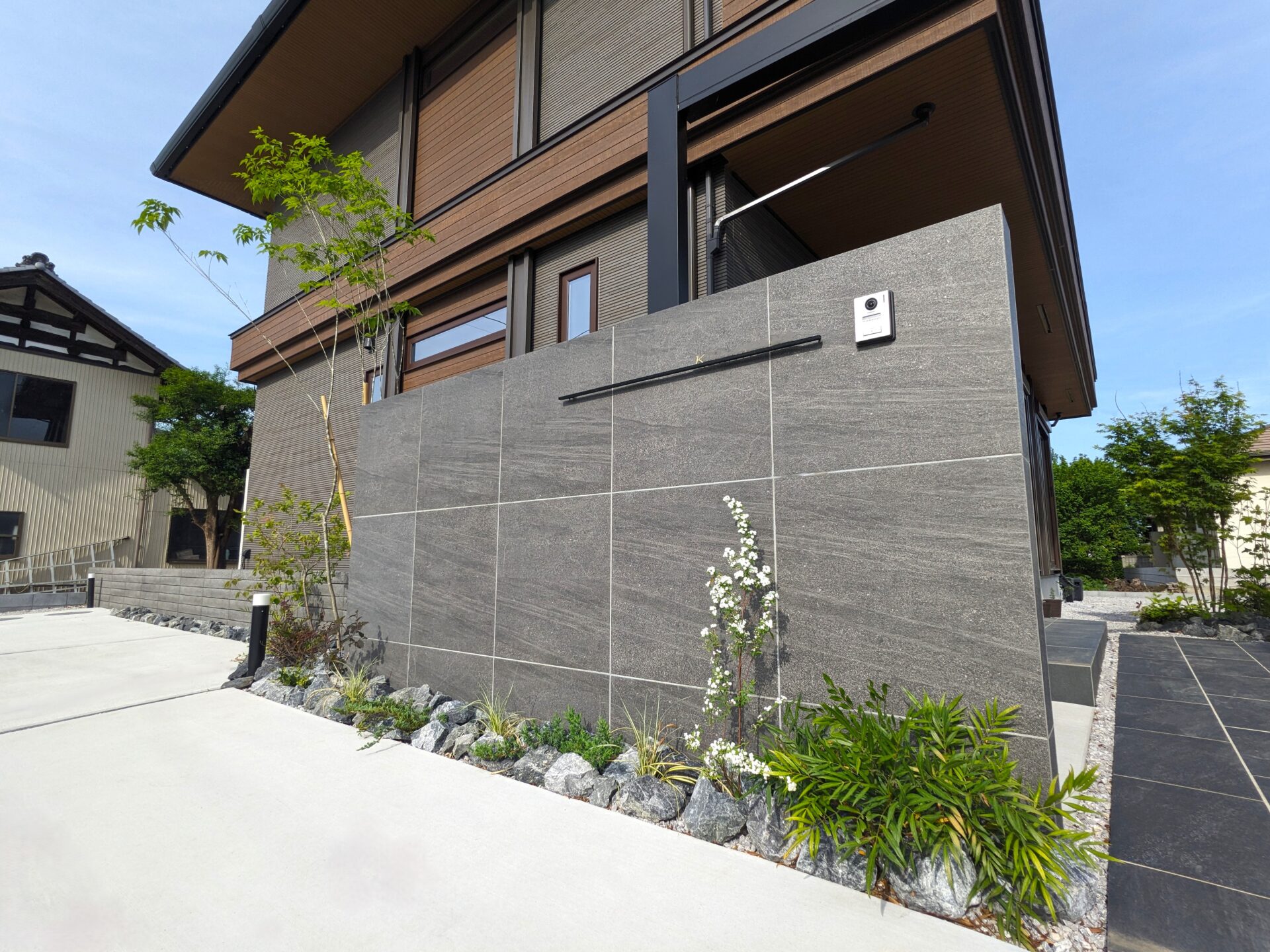 熊谷市　高級感漂う洗練された印象の門まわり