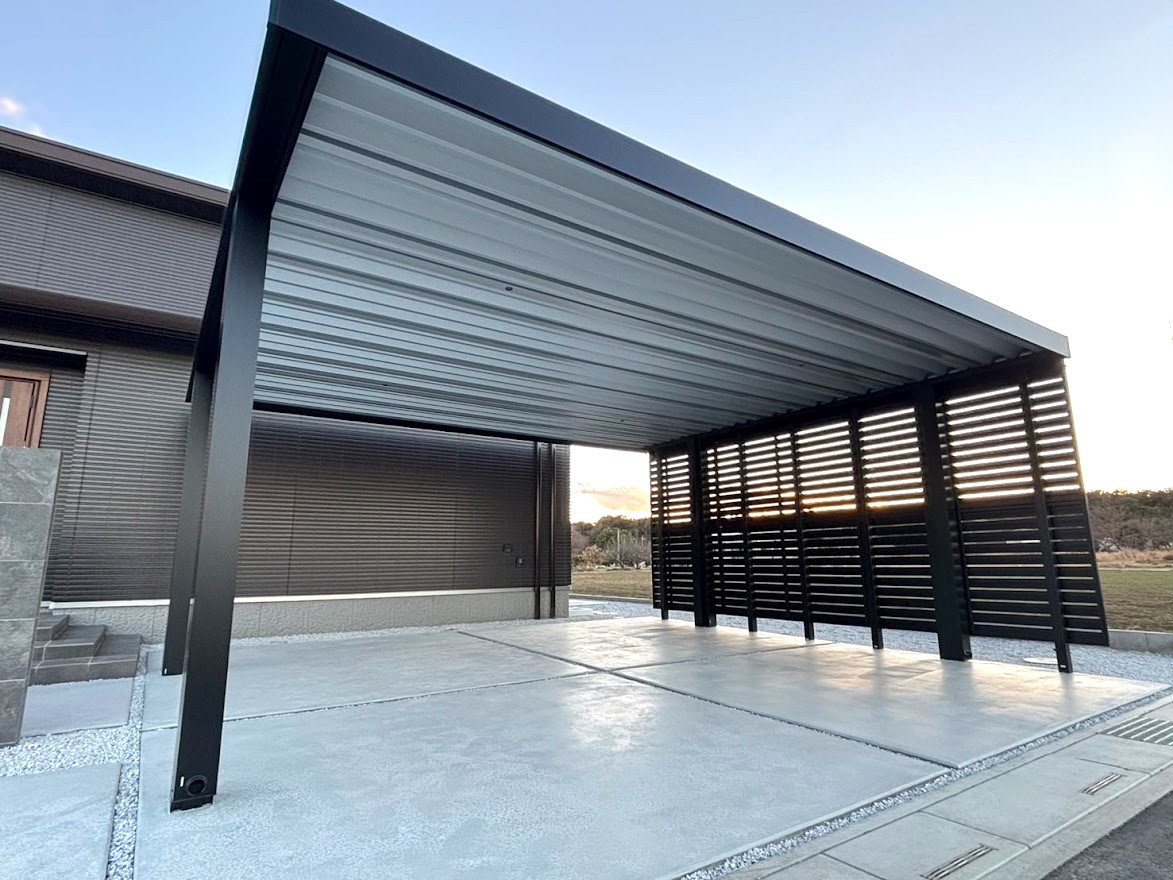 東松山市　カーポート「ビームス」が印象的なモダン外構のカーポート「ビームス」