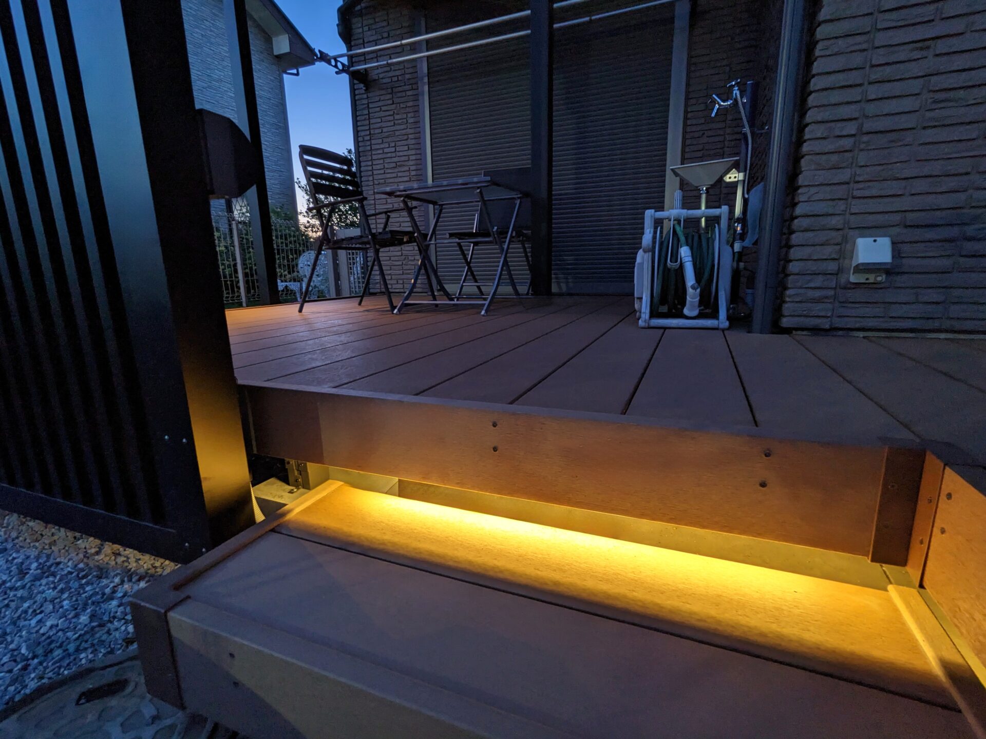 坂戸市　夜も美しく映えるガーデンテラスのデッキライト