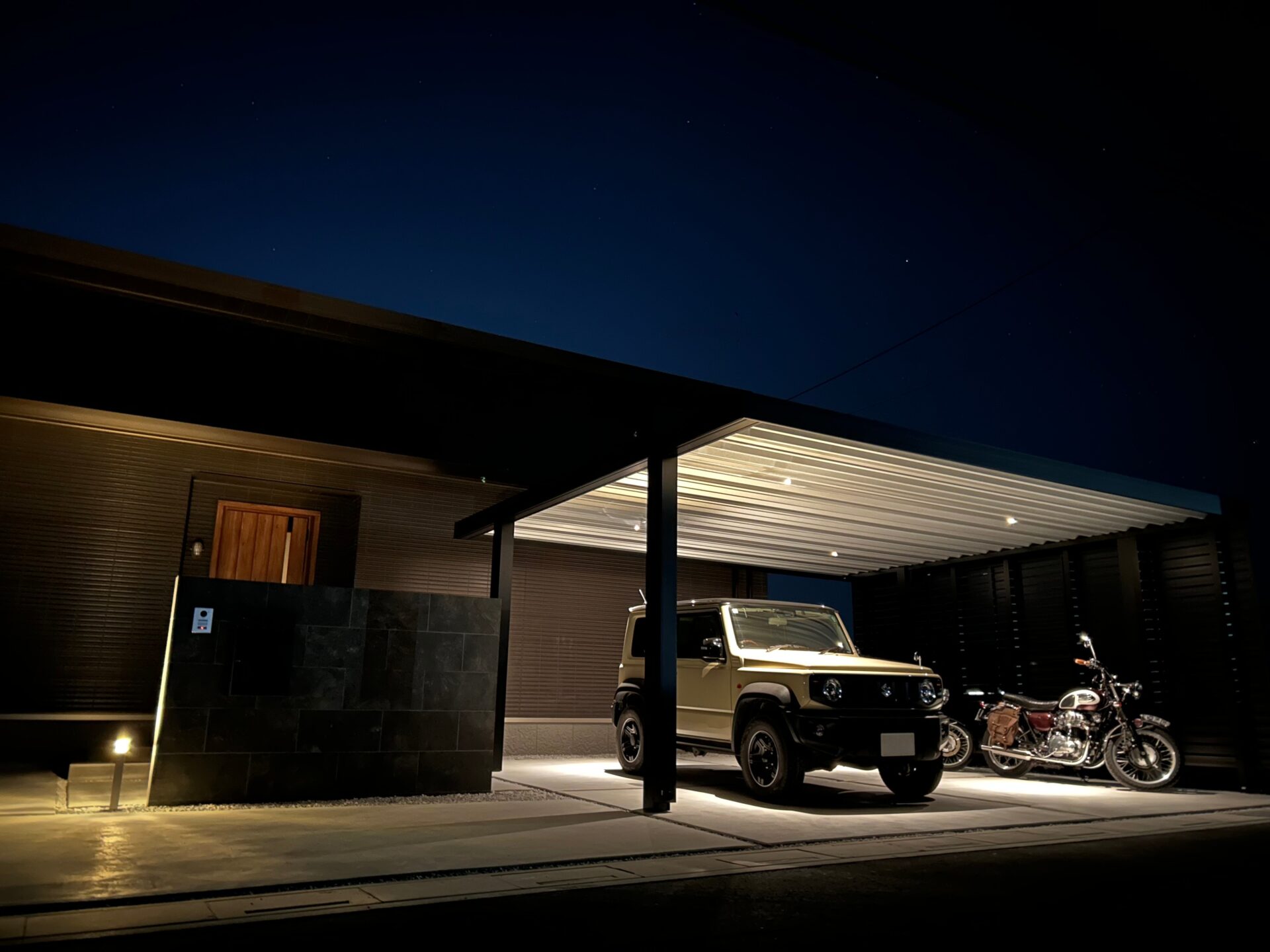 東松山市 カーポート「ビームス」が印象的なモダン外構のナイトシーン