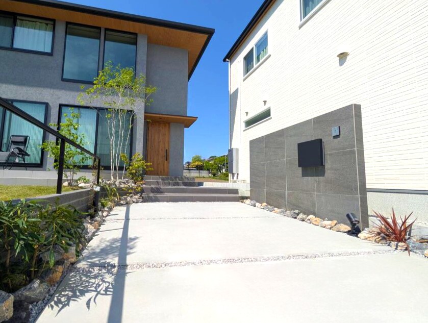 東松山市　建物に調和する上品でスマートなエクステリアの門まわり