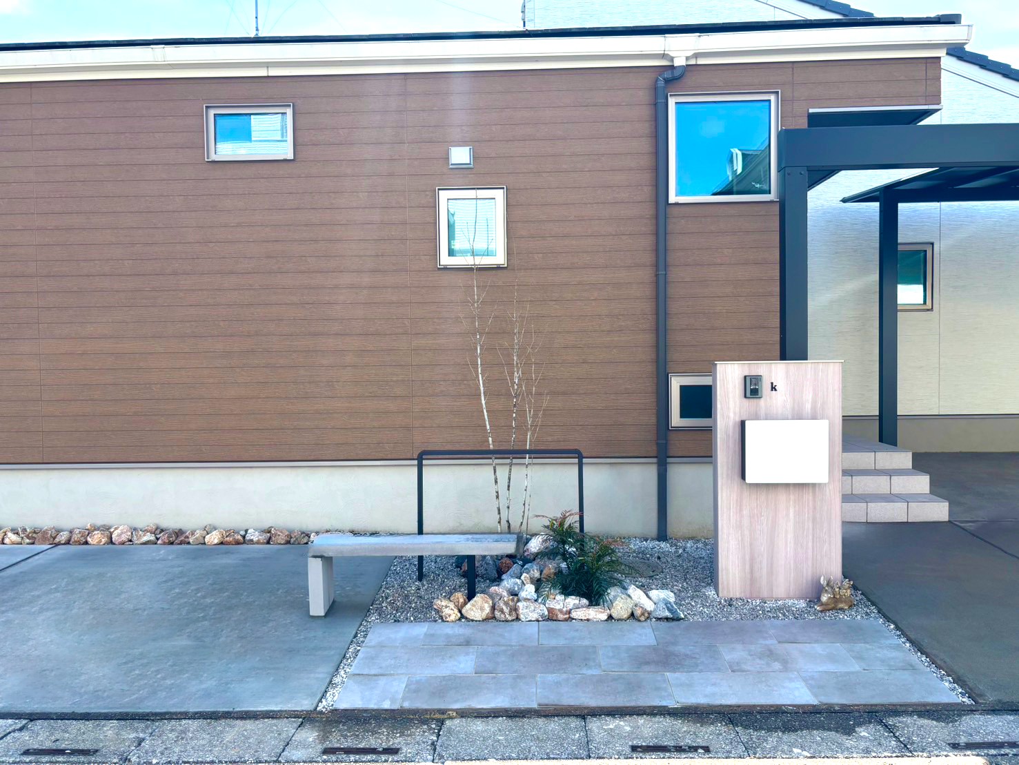 羽生市　使い勝手とデザイン性を両立したシンプルモダンな外構