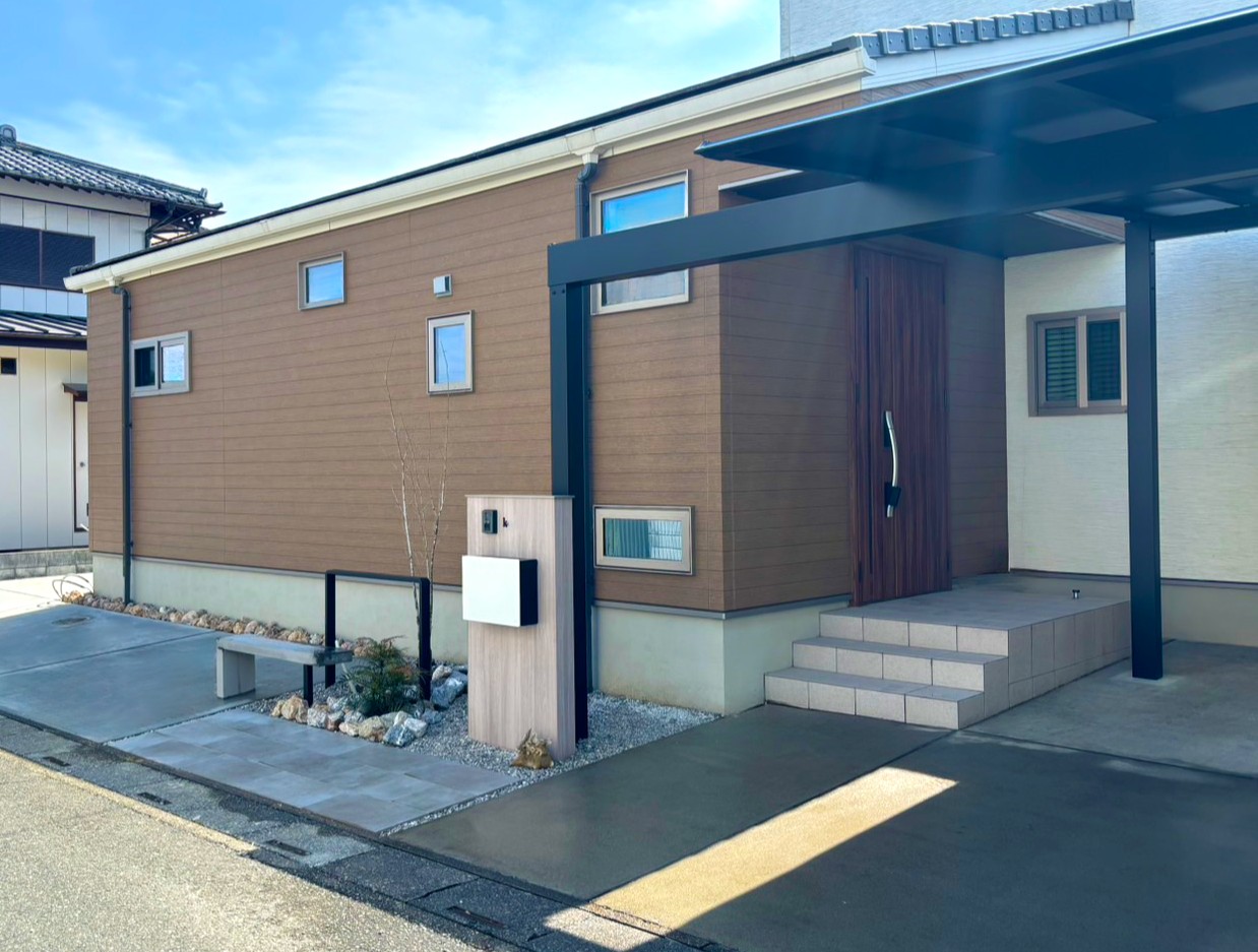 羽生市 使い勝手とデザイン性を両立したナチュラルモダンな外構