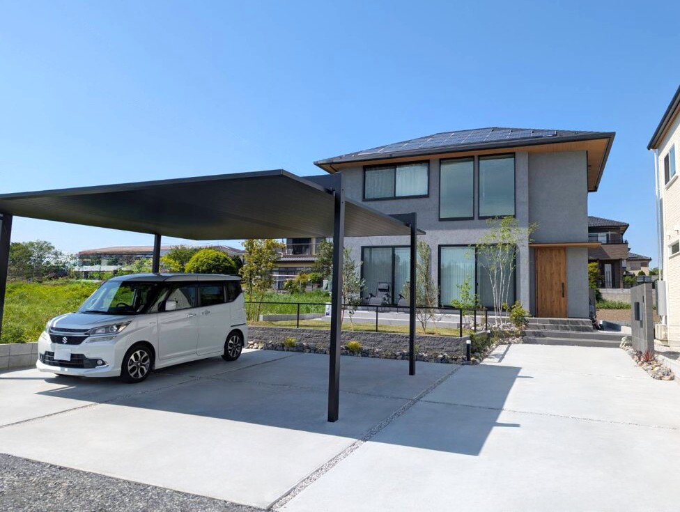 東松山市 建物に調和する上品でスマートなエクステリアの駐車場