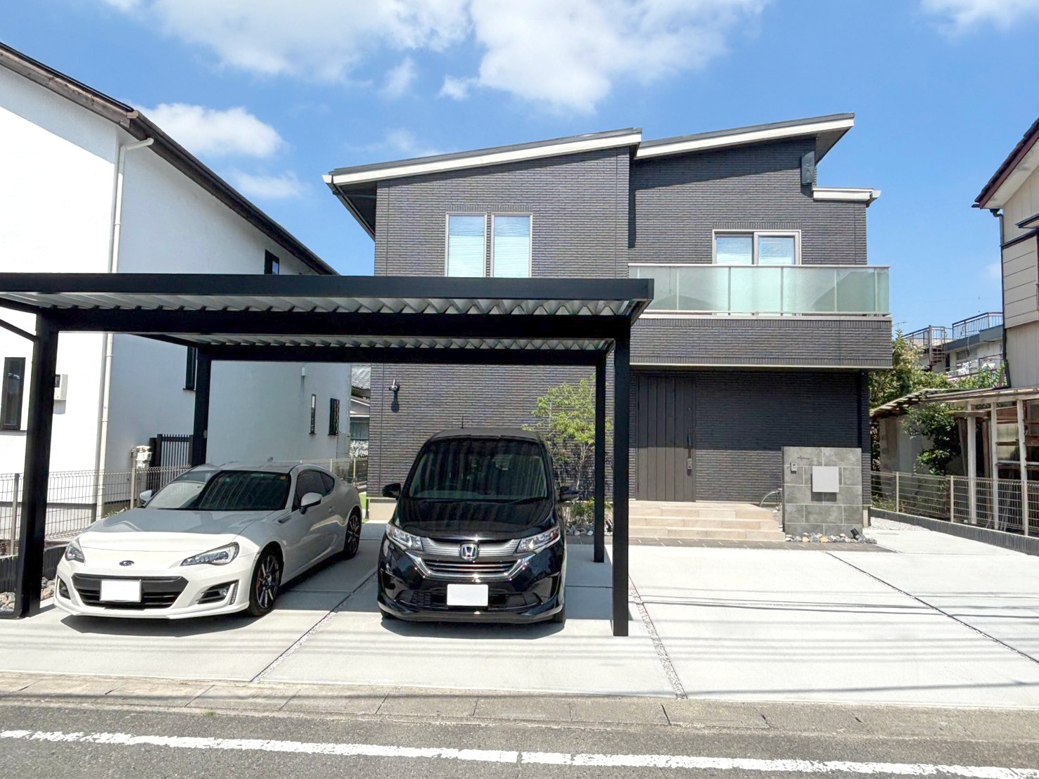 熊谷市　緑とタイルが映えるシンプルモダン外構