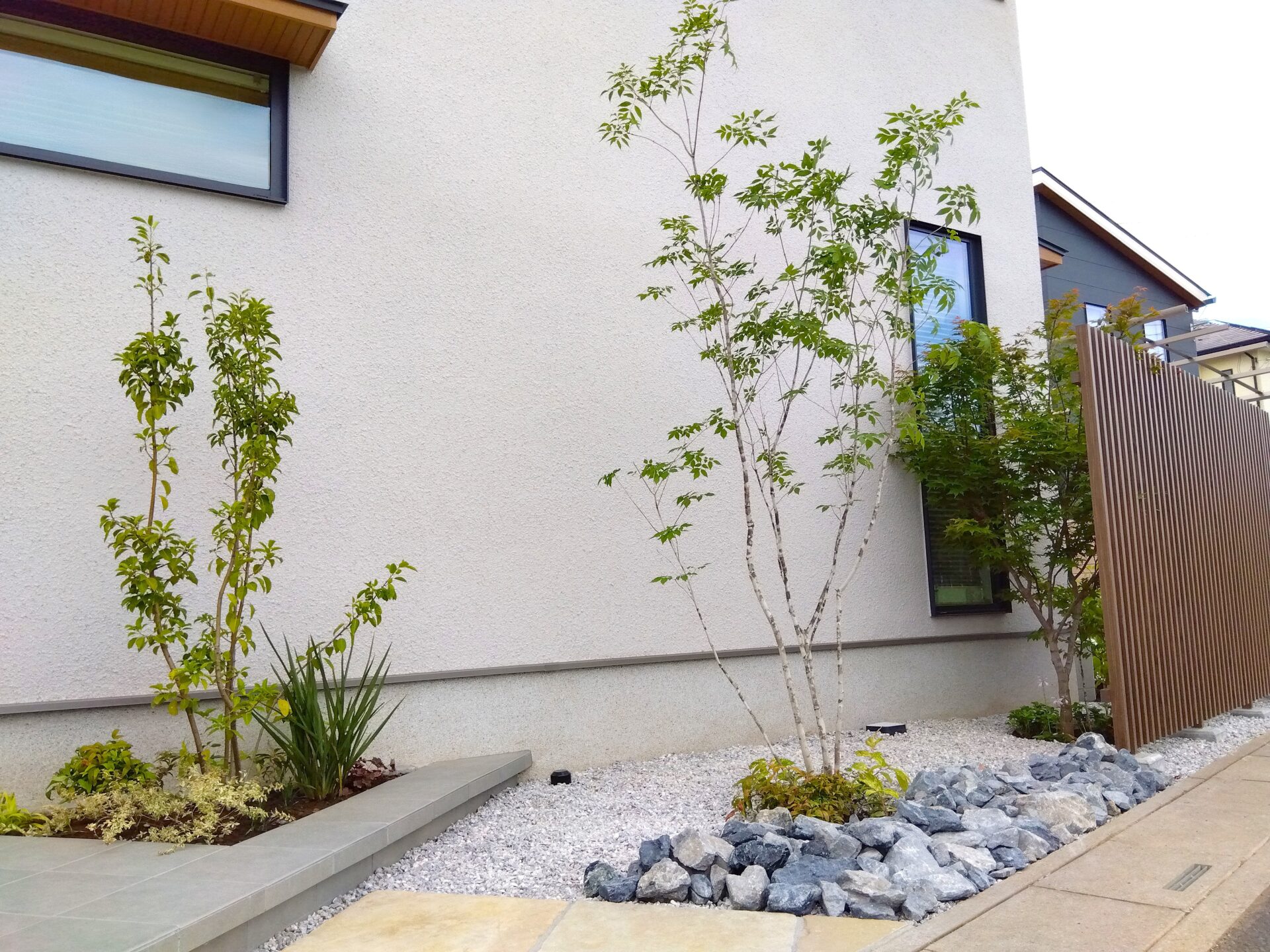 行田市 目隠しフェンスと植栽でつくる優しい暮らしの外構の植栽