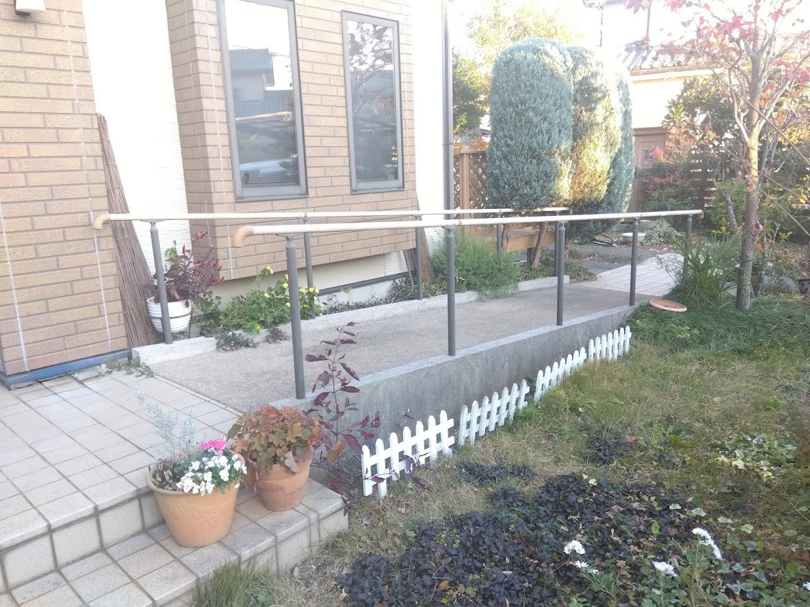 東松山市 安心と彩りを両立したアプローチと庭まわりのアプローチの施工前